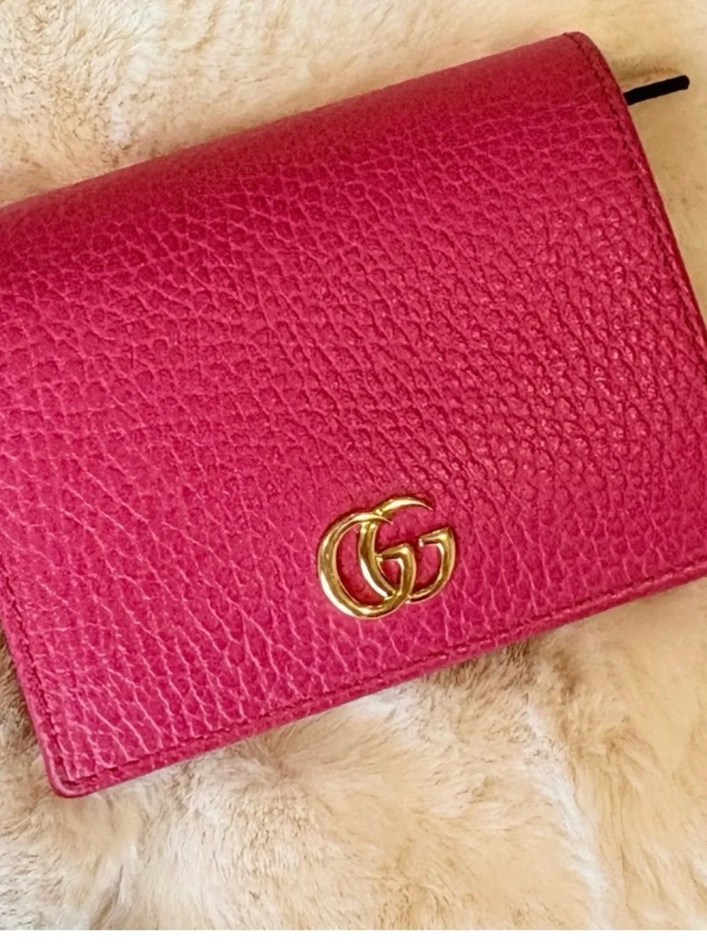 Gucci Marmont Two-Toned Fuschia and Pink Pebbled Leather Wallet with Gold GG - Picture 2 of 8
